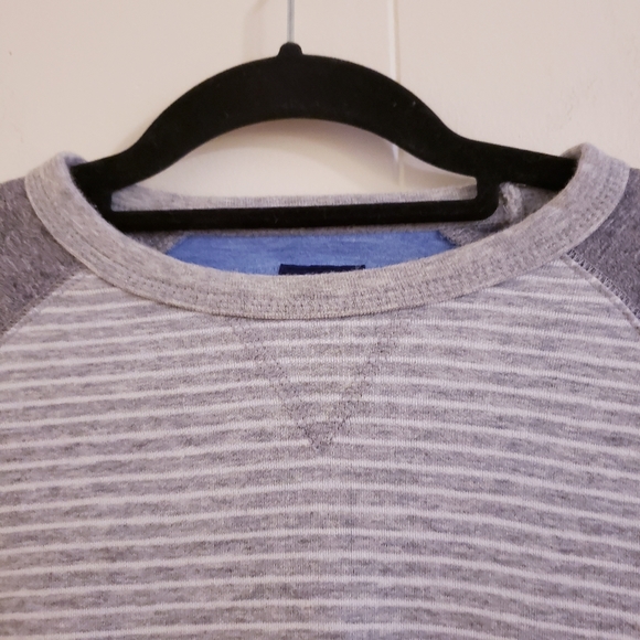 johnnie-o Men Raglan Sweatshirt Small Crewneck Gray White Stripe JMKO 1930 - Picture 4 of 12